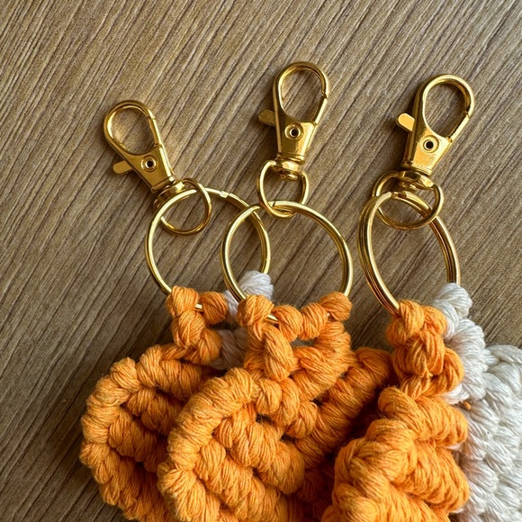 Macrame Heat Keychains 💜 - Picture 5 of 11